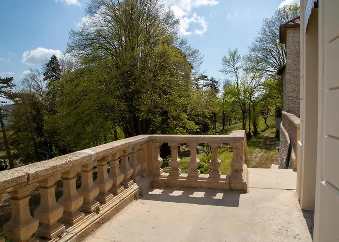 Castel Serein Maubec (Isere)
